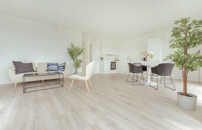 Nordic Swan Aparthotel | Seaview| Stunning 2Br Apt - Photo 10