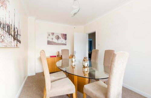 Drayton Manor House FREE parking - Photo 14