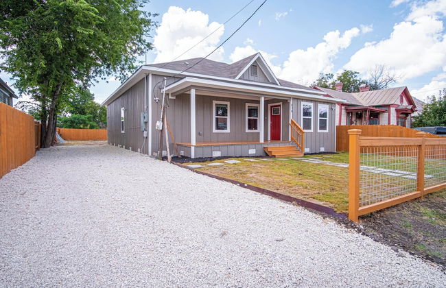 Seize the Moment! 4br/3ba Gem w/ Downtown Views! - Foto 27