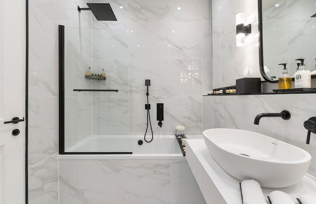 Luxury Georgian City Retreat - Hot Tub - Patio - Photo 32