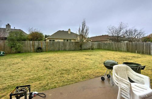 Quiet Arlington House with Yard near Joe Pool Lake! - Foto 25