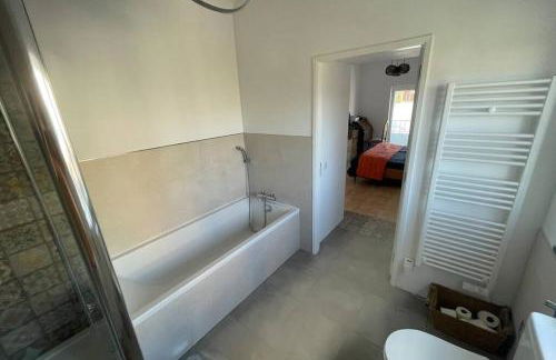 Spacious Villa. Large Rooftop. 4 Bedroom Sleeps 8 - Foto 10