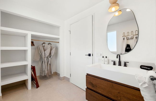 The Maya - Entire Hotel Buyout - Private Gym - Private Game Room - Private Living Area - Foto 143