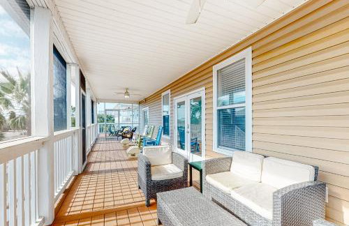 Dog & wedding-friendly home with private pool bikes & beach gear - Foto 29