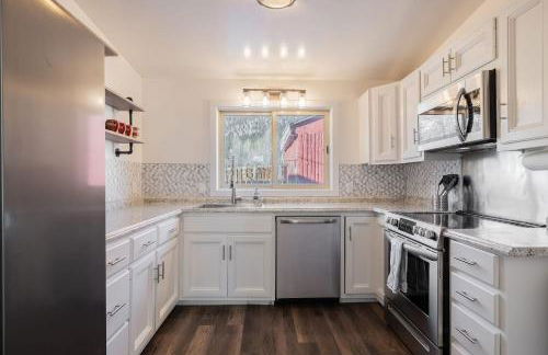 Historic Boho Brothel Lake Retreat Fast Wifi - Foto 13