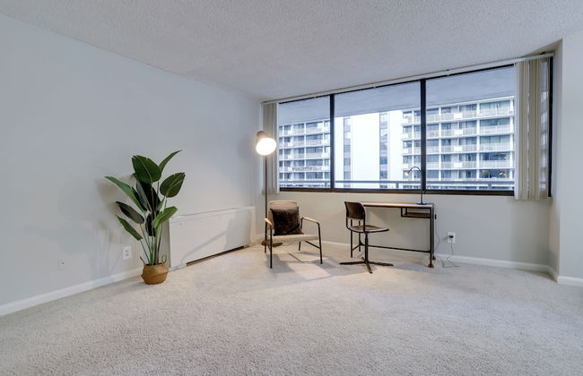 Modern Apt Near Airport & Metro - Photo 30