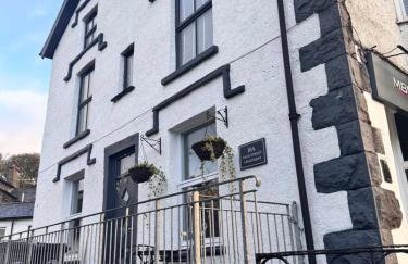 High Street Apartment - Photo 3