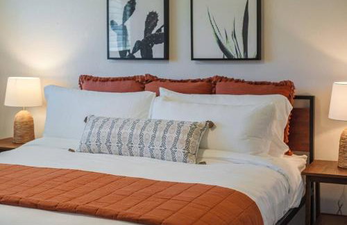 Pool! Games! Dogs! Space! - Foto 16