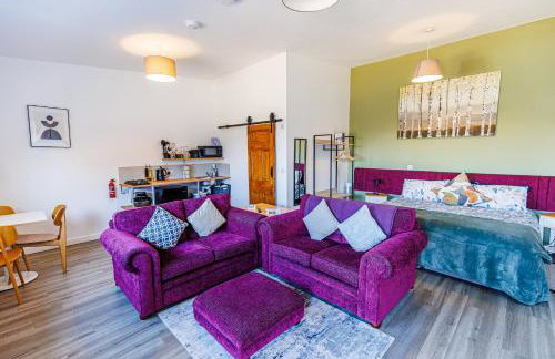 Modern Barn Conversion - Photo 4