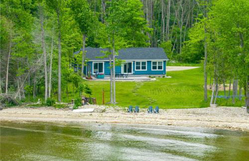 Bayfront Escape Hot Tub, Kayaks Dogs Welcome - Photo 2