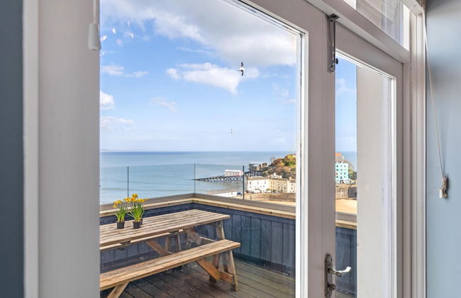 Royal Victoria Court 11 - Sea and Harbour Views - Photo 12