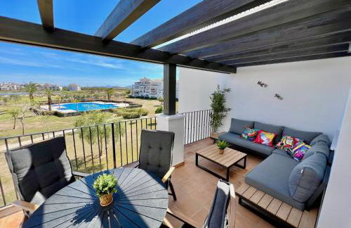 Stunning apartment with a beautiful pool/lake view - Foto 11