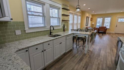 Bayside Bungalow-Updated Home Near the Bay & Beach - Foto 1