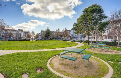 Walk to BART Station Richmond Townhome with Balcony - Photo 5