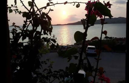 CASA MUGHETTO R5055 WiFi, seafront, private sea access, swimming pool - Foto 48