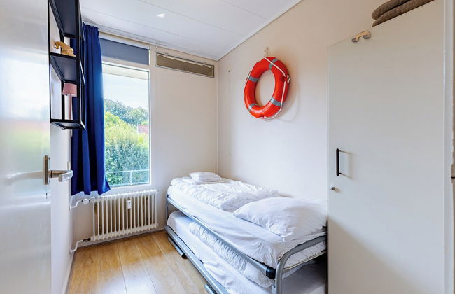 Attractive Apartment Near Vlissingen Beach - Photo 16