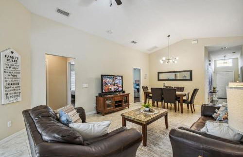 Cozy family Home 5b3b Private Pool 11Mil Disney - Foto 26