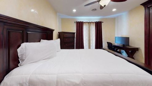 Relax, Entertain, & Indulge In Our Unique Pool House - Foto 4