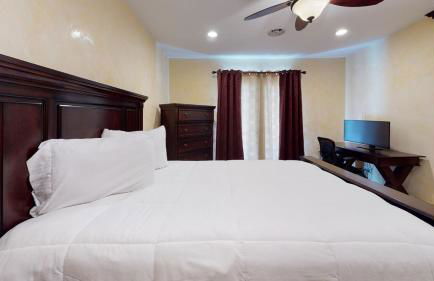 Relax, Entertain, & Indulge In Our Unique Pool House - Foto 4