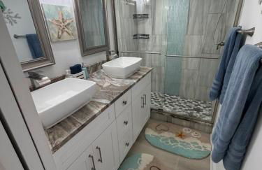 Beachfront Condo On Quiet Treasure Island- 1 Bed - Photo 12