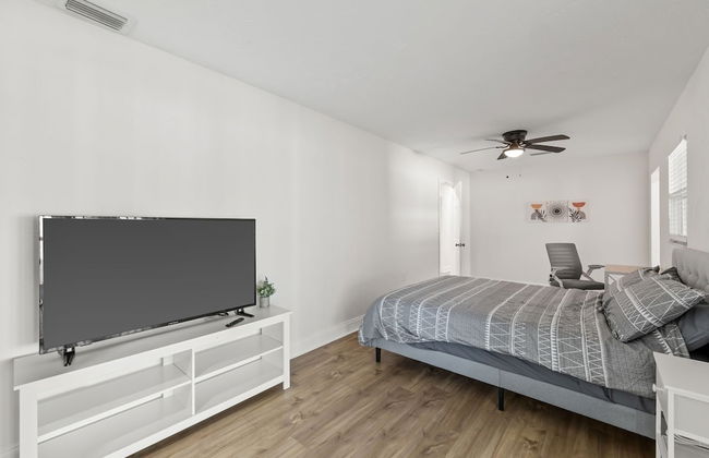 Sunny Palmetto Oasis: 4br Home With Private Pool 4 Bedroom Home by RedAwning - Foto 4