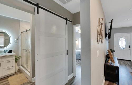 Cozy Bungalow Central Location Near Downtown - Foto 7