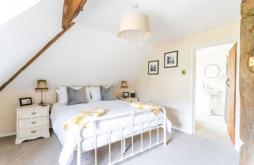 Cotswold Thatched Cottage - Photo 31