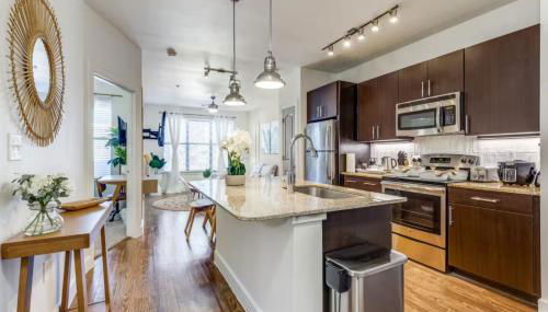 Spacious 1B with Pool Near Legacy West Frisco - Foto 2