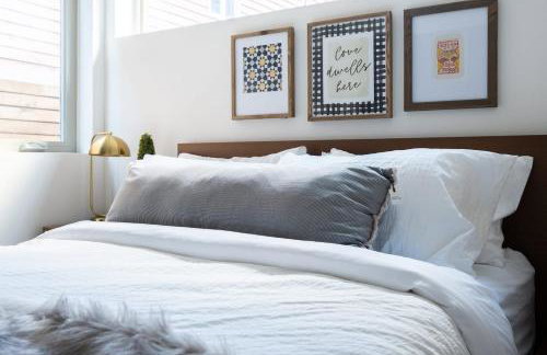 Walk to Restaurants from a Designer Cap Hill Home - Foto 56