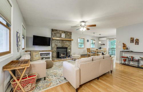 Creek View and Hot Tub Woodsy Maggie Valley Cottage - Foto 13