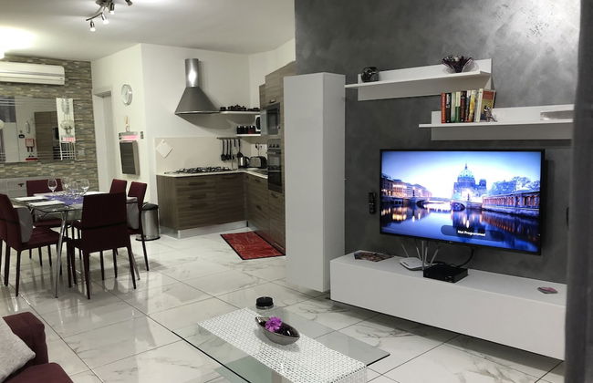 Sea View 2 Bed Apartment Close to Beach - Photo 63