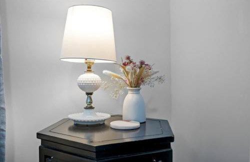 The Heartwood Hideaway-Charming Cabin Getaway-Trails, Creek, and Starry Nights - Foto 50