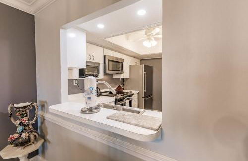 1055-805 8th Floor Condo with Abundant Light - Foto 8