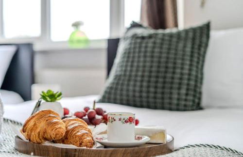 Fowler House 2 Bedroom ,Free WIFI, Parking, Crawley, Close to Gatwick Airport, Contractor friendly, business travellers - Foto 14