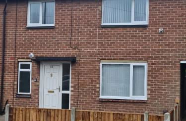 3 bedroom house-Ellesmere Port - Photo 3