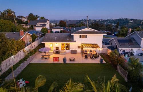 4Bd, putt putt, turf, grill, fire pit & more! - Photo 1