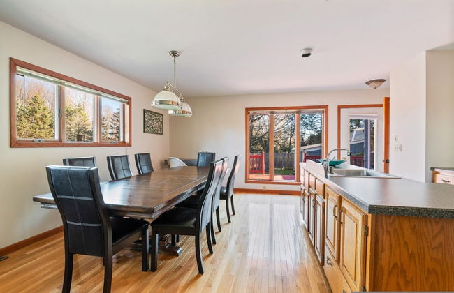 HV Spacious Retreat w Pool No Cleaning Fee - Foto 42