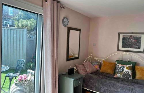 Quirky 1 bedroom barn on the river in Arundel - Foto 7