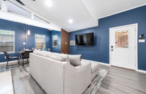 Cozy Cute Home 2BD and 1BR - Photo 9