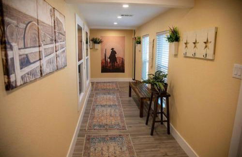 StockYards! Less than 4 minutes-Sleeps 8-Lee House - Foto 66