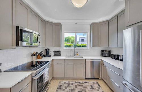 Modern Tropical Pool House North Miami Hot Tub - Foto 30