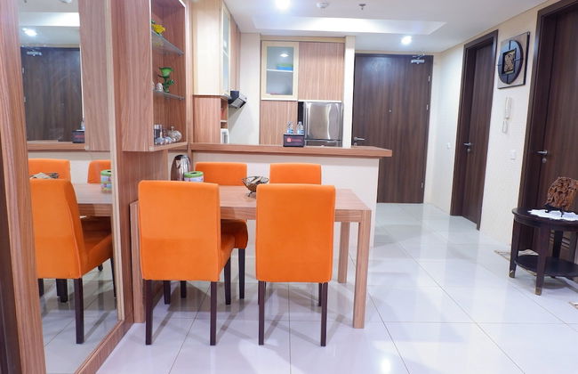 Cozy Pool View Kemang Village Residence Apartment with Direct Access to Mall - Foto 13