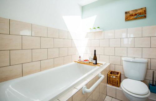 Welcoming Pembrokeshire home, perfect escape for couples, beach 5 mins, doorstep walks - Foto 26