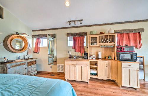 Dreamswest Ennis Studio with Deck and Stunning Views - Foto 10