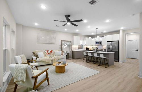 Luxury Home: Mins to NRG, Hobby Airport & Midtown - Foto 1