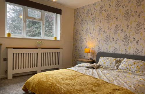 Your Leominster Base - 3BR Home with Garden & Parking - Foto 38