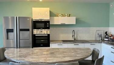 Spacieux Appartement de 73 m2 en plein centre-ville d'Evian avec 2 chambres - Foto 2