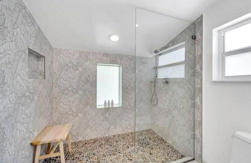 Steps to Beach, Pool, Backyard Oasis, Game Room - Foto 38