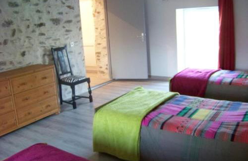 Maison rénovée en pleine campagne avec terrain, terrasse et équipements familiaux - FR-1-426-157 - Foto 2