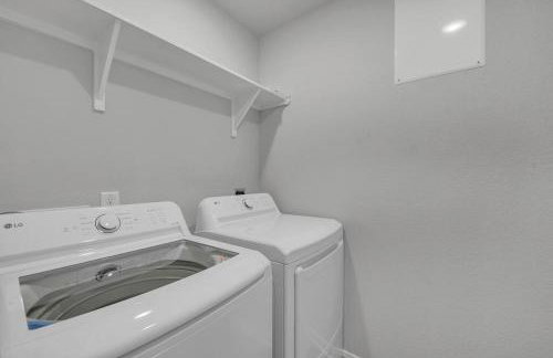 Luxury Retreat in Serene Surroundings, 4 Bedrooms Corporate House, Entire house with full amanities, Convenient location Near Medical Centers and Downtown - Foto 31